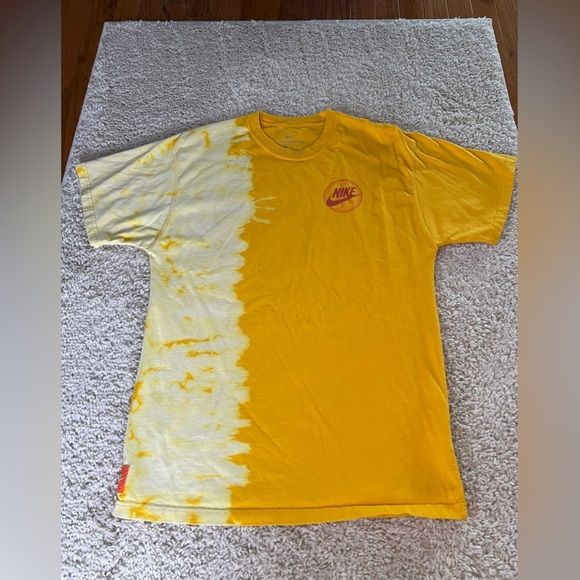 Men’s Small Nike Graphic Tee - Picture 1 of 6